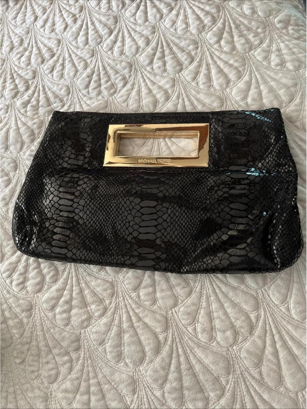MICHAEL KORS - BERKLEY CLUTCH BAG BLACK PATTEN LEATHER SNAKESKIN GOLD